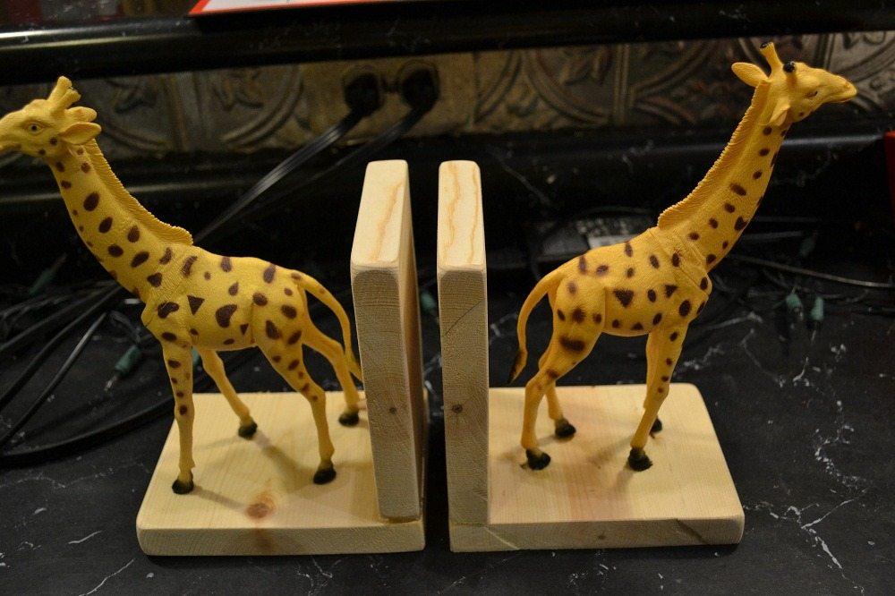 Giraffe bookends